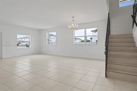 Villa ou maison à vendre à Miami, Floride: 5 chambres, 311.13 m2 № 1981080 - photo 5