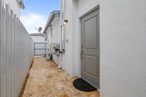 Villa ou maison à vendre à Miami, Floride: 5 chambres, 311.13 m2 № 1981080 - photo 24