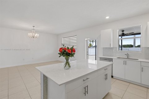 Villa ou maison à vendre à Miami, Floride: 5 chambres, 311.13 m2 № 1981080 - photo 9