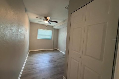 House in Saint Petersburg, Florida 4 bedrooms, 86.12 sq.m. № 2415151 - photo 13
