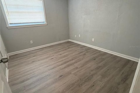House in Saint Petersburg, Florida 4 bedrooms, 86.12 sq.m. № 2415151 - photo 8