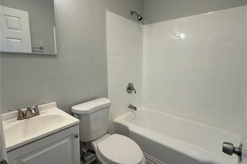 House in Saint Petersburg, Florida 4 bedrooms, 86.12 sq.m. № 2415151 - photo 12
