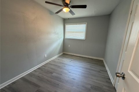 House in Saint Petersburg, Florida 4 bedrooms, 86.12 sq.m. № 2415151 - photo 10