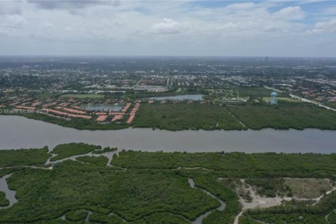 Land in Hollywood, Florida № 641812 - photo 1