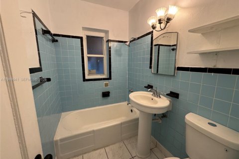 House in North Miami, Florida 3 bedrooms, 90.21 sq.m. № 2030716 - photo 7