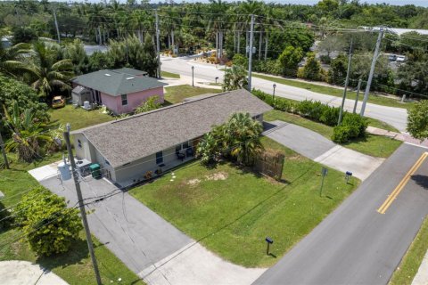 Villa ou maison à louer à Naples, Floride: 2 chambres, 74.88 m2 № 1080642 - photo 1