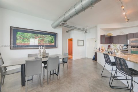 Condo in Miami, Florida, 2 bedrooms  № 1809137 - photo 14