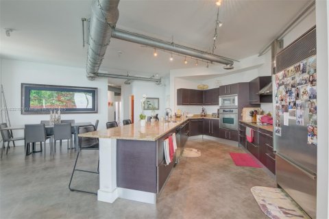 Condo in Miami, Florida, 2 bedrooms  № 1809137 - photo 9