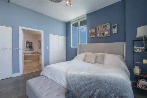 Condo in Miami, Florida, 2 bedrooms  № 1809137 - photo 18