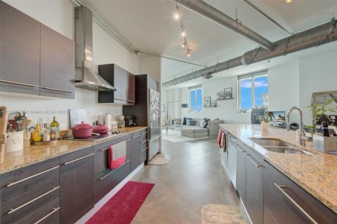 Condo in Miami, Florida, 2 bedrooms  № 1809137 - photo 13