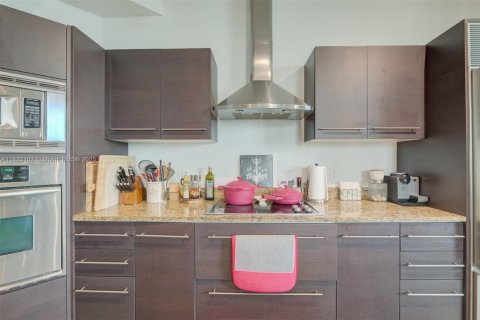 Condo in Miami, Florida, 2 bedrooms  № 1809137 - photo 11