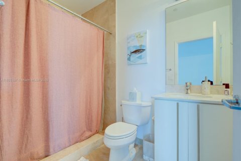 Condo in Miami, Florida, 2 bedrooms  № 1809137 - photo 23
