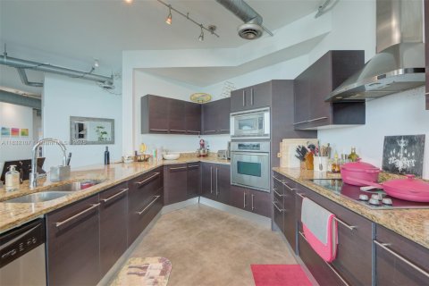 Condo in Miami, Florida, 2 bedrooms  № 1809137 - photo 10