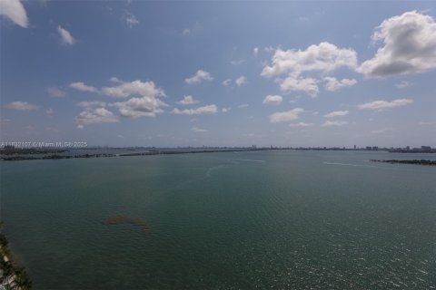 Condo in Miami, Florida, 2 bedrooms  № 1809137 - photo 27