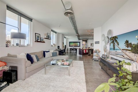 Condo in Miami, Florida, 2 bedrooms  № 1809137 - photo 7