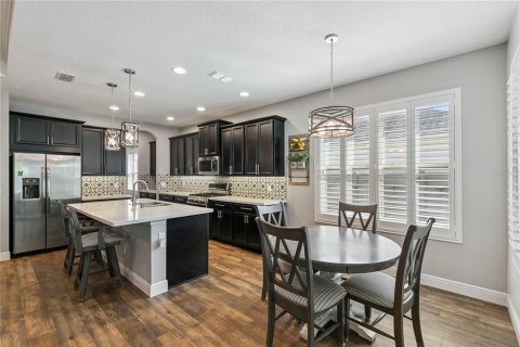 House in Winter Garden, Florida 3 bedrooms, 210.89 sq.m. № 2427063 - photo 17