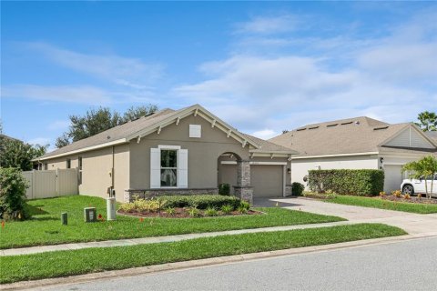 House in Winter Garden, Florida 3 bedrooms, 210.89 sq.m. № 2427063 - photo 2