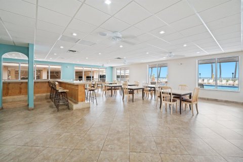Condo in Hillsboro Beach, Florida, 2 bedrooms № 2146079 - photo 27