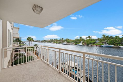 Condo in Hillsboro Beach, Florida, 2 bedrooms № 2146079