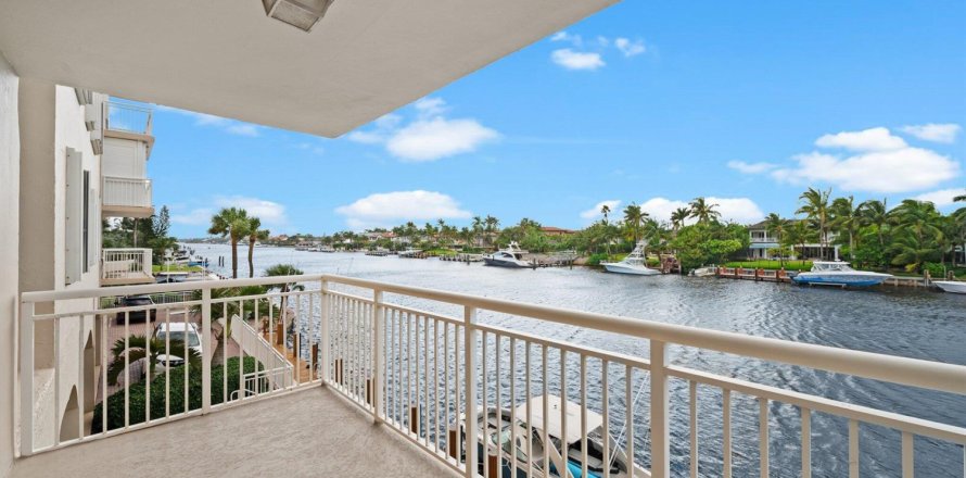 Condo in Hillsboro Beach, Florida, 2 bedrooms № 2146079