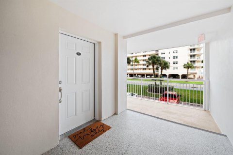 Condo in Hillsboro Beach, Florida, 2 bedrooms № 2146079 - photo 3