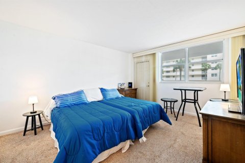 Condo in Hillsboro Beach, Florida, 2 bedrooms № 2146079 - photo 22