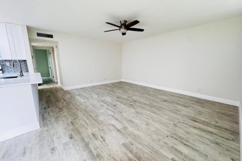Condo in Delray Beach, Florida, 2 bedrooms  № 2169915 - photo 17