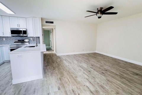 Condo in Delray Beach, Florida, 2 bedrooms  № 2169915 - photo 16