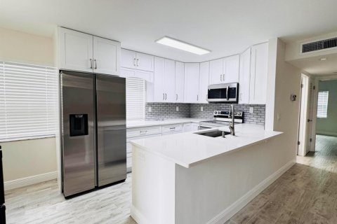 Condo in Delray Beach, Florida, 2 bedrooms  № 2169915 - photo 15