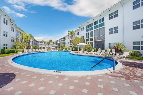 Condominio en alquiler en Lauderdale-by-the-Sea, Florida, 1 dormitorio, 69.68 m2 № 2250616 - foto 11