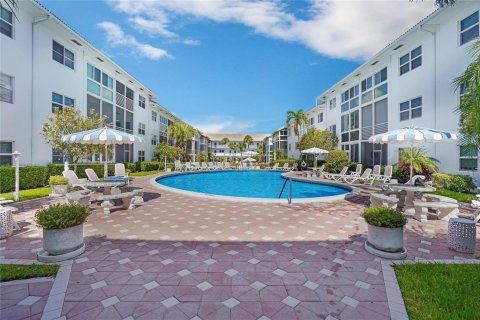 Condominio en alquiler en Lauderdale-by-the-Sea, Florida, 1 dormitorio, 69.68 m2 № 2250616 - foto 10