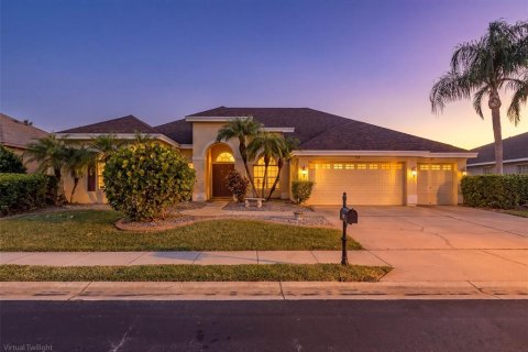 House in Trinity, Florida 4 bedrooms, 316.8 sq.m. № 2093679