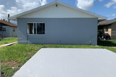 Casa en Florida City, Florida 4 dormitorios № 2028633