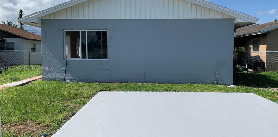 Casa en Florida City, Florida 4 dormitorios № 2028633