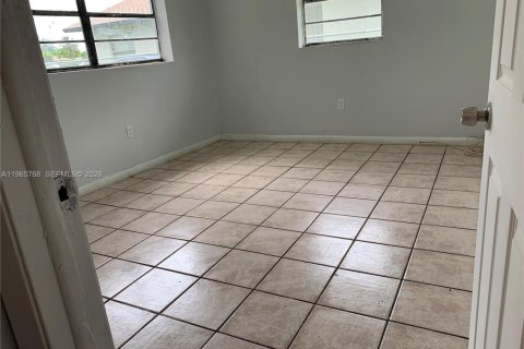 Casa en venta en Florida City, Florida, 4 dormitorios № 2028633 - foto 3