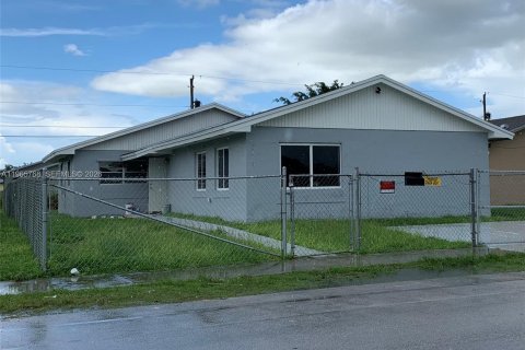 Casa en venta en Florida City, Florida, 4 dormitorios № 2028633 - foto 2