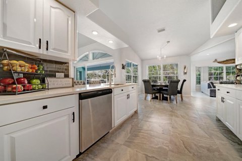 House in Englewood, Florida 3 bedrooms, 210.8 sq.m. № 2391409 - photo 13