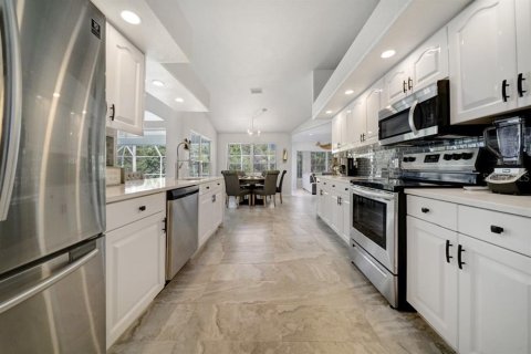 House in Englewood, Florida 3 bedrooms, 210.8 sq.m. № 2391409 - photo 12