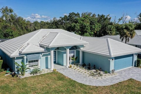 House in Englewood, Florida 3 bedrooms, 210.8 sq.m. № 2391409