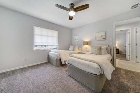 House in Englewood, Florida 3 bedrooms, 210.8 sq.m. № 2391409 - photo 8