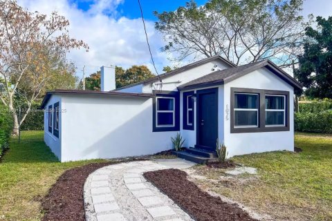 Снять в аренду виллу или дом в Майами, Флорида 3 спальни, 137.03м2, № 1965327 - фото 18