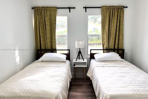 Снять в аренду виллу или дом в Майами, Флорида 3 спальни, 137.03м2, № 1965327 - фото 7