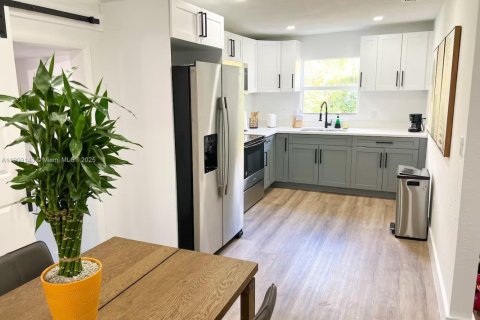 Снять в аренду виллу или дом в Майами, Флорида 3 спальни, 137.03м2, № 1965327 - фото 6