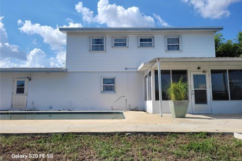 House in Saint Petersburg, Florida 3 bedrooms, 154.59 sq.m. № 1916698 - photo 15
