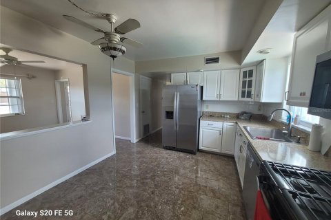 Casa en venta en Saint Petersburg, Florida, 3 dormitorios, 154.59 m2 № 1916698 - foto 11
