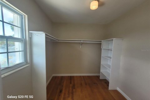 House in Saint Petersburg, Florida 3 bedrooms, 154.59 sq.m. № 1916698 - photo 13