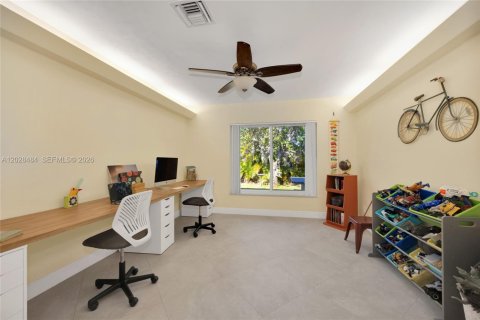 House in Pinecrest, Florida 4 bedrooms, 214.33 sq.m. № 2189418 - photo 15