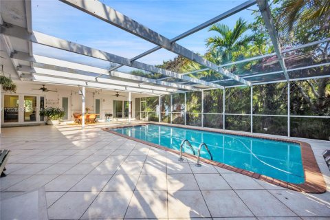 House in Pinecrest, Florida 4 bedrooms, 214.33 sq.m. № 2189418 - photo 17