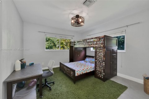 House in Pinecrest, Florida 4 bedrooms, 214.33 sq.m. № 2189418 - photo 14