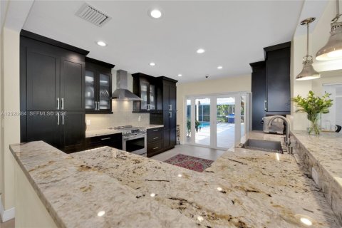 House in Pinecrest, Florida 4 bedrooms, 214.33 sq.m. № 2189418 - photo 8